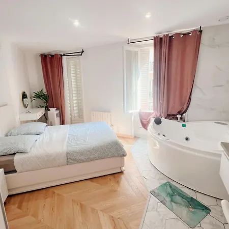 De Luxe Juste A Cote Des Champs-elysees Apartamento