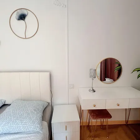 De Luxe Juste A Cote Des Champs-elysees Apartamento París