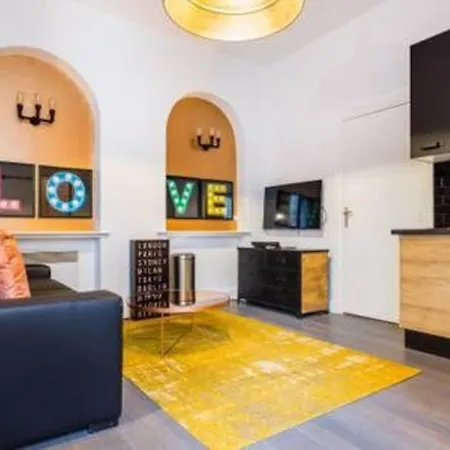 Cosy Apartement In The Heart Of Republique Апартаменты