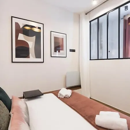 Republique Bastille Chic & Design 6p 2br Apartment