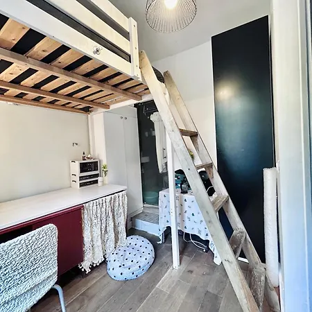 Appartement Studette Pour Etudiante, Proche De La Tour Eiffel Paris