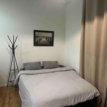 Brand New Flat Eiffel Tower * Parijs