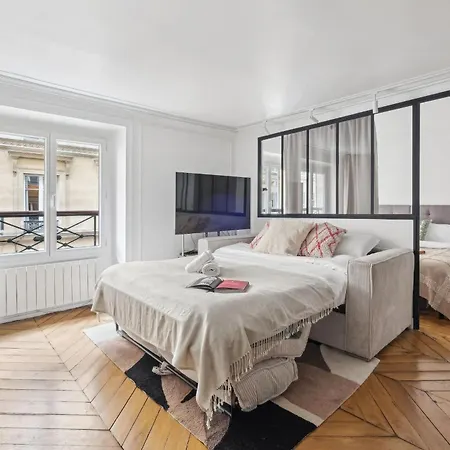 Jardin Des Tuileries & Louvre - Cityapartmentstay *