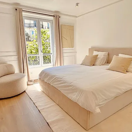 Le Penthouse Bourdonnais Apartment *