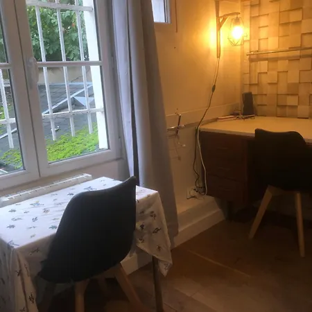 Studette Pour Etudiante, Proche De La Tour Eiffel Paris