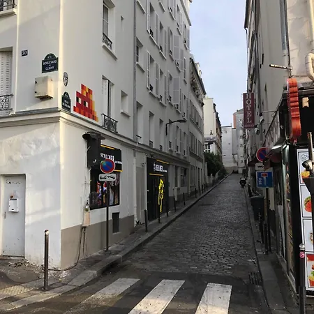 Pigalle Montmartre De 25 M2 - 2 Minutes De La Station Metro Pigalle - 2 Lits Simples Type Gigogne Pour 2 Personnes - Quartier Hypertouristique - Cabaret Moulin Rouge A 200 M, Cafe Aux Noctambules ,cabaret Chez Michou-restaurants-saunas Appartement *