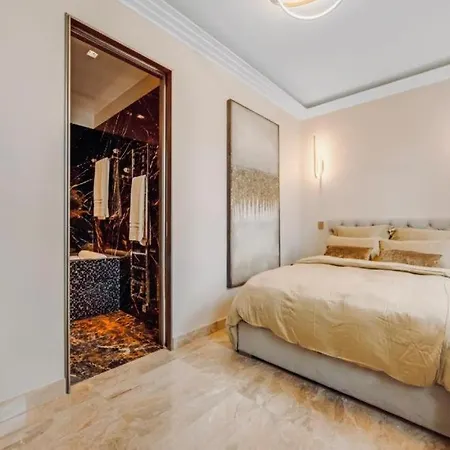 Luxueux Champs Elysees Apartment Paris