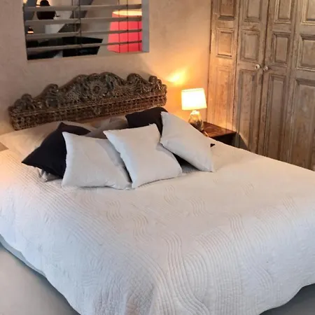 Heart Of Saint-germain-des-pres - Charming & Smart - For 2 People Apartment