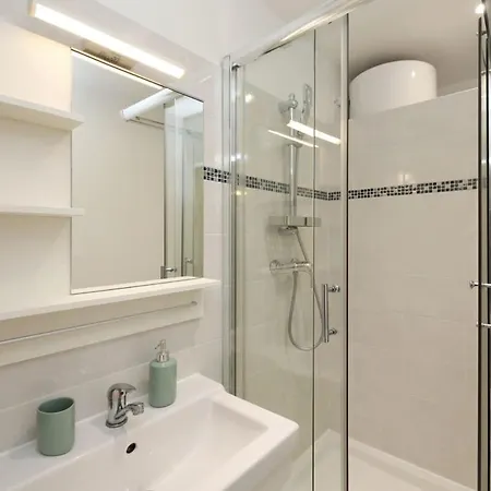 Avec Bureau Proche Montmartre - P2 - Flat-guest Apartment Paris