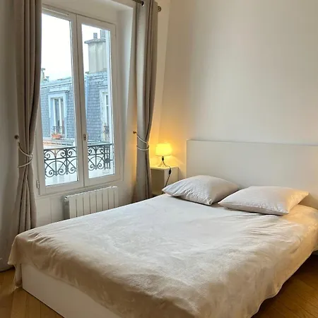 Spacious Near Eiffel Grenelle F2 *