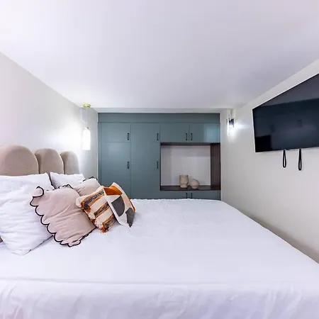 New Spacious 4 Star Family In Chic 16th District Apartment Paris