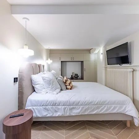 New Spacious 4 Star Family In Chic 16th District *