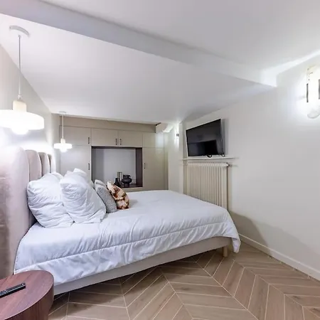 New Spacious 4 Star Family In Chic 16th District Apartment Paris