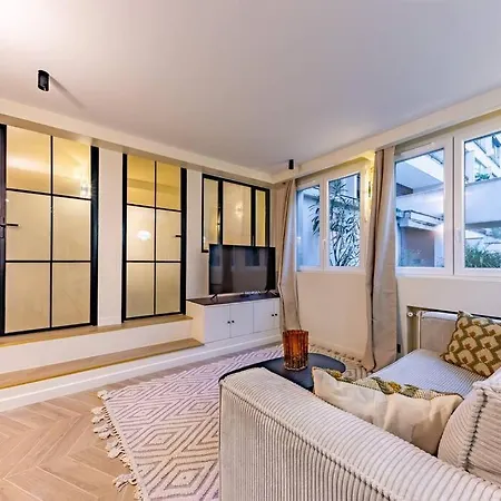 New Spacious 4 Star Family In Chic 16th District *