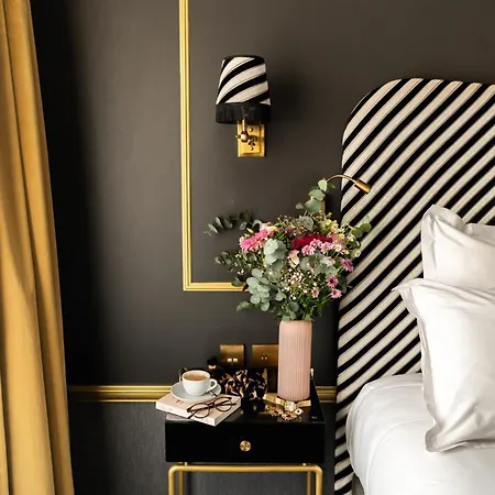 Snob Hotel