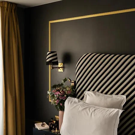 Snob Hotel