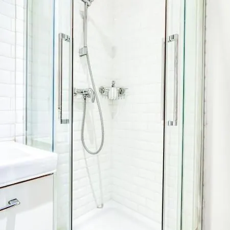 Apartment Le Studieux - A Oberkampf - 82b *