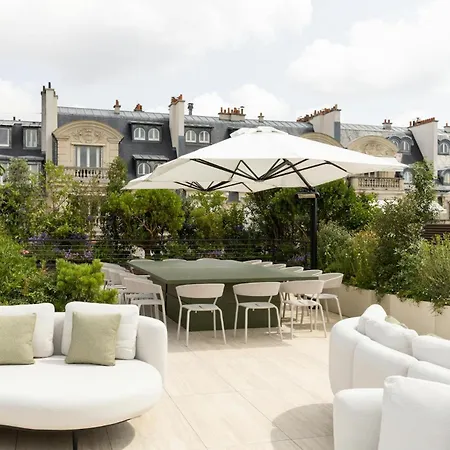 Luxury With Eiffel Tower View Paryż