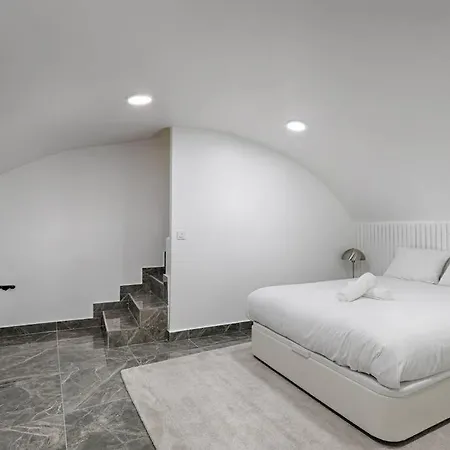 Апартаменты Buttes Chaumont Charming 4p *