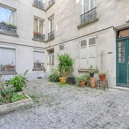 Апартаменты Buttes Chaumont Charming 4p