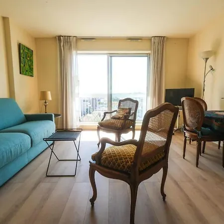 Beautifully Designed 1br With King Size Bed Parijs