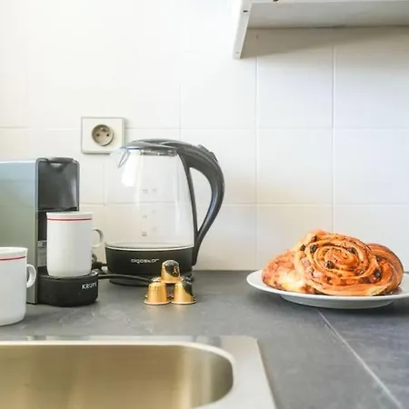 Beautifully Designed 1br With King Size Bed * Parijs