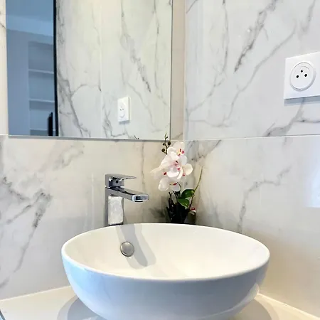 Typical Luxurious Parisian Getaway Apartment *