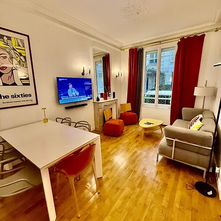 شقة 2 Bedroom With Spacious Terrace Minutes From Champs Elysees باريس