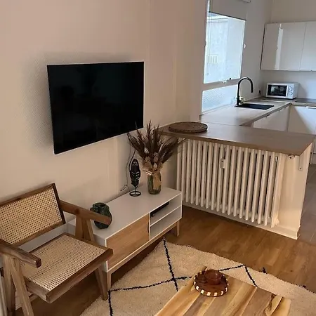 Cozy Modern - Apartment *