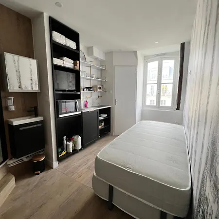 Batignolles, Montmartre 12m2 , Metro 13 Et 14 Daire Paris