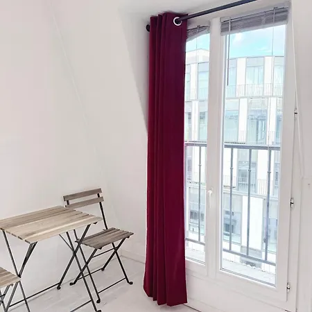 Modern Near Place De La Bastille Voltaire * 巴黎