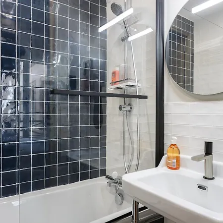 Apart-hotel Stylish In The Heart Of