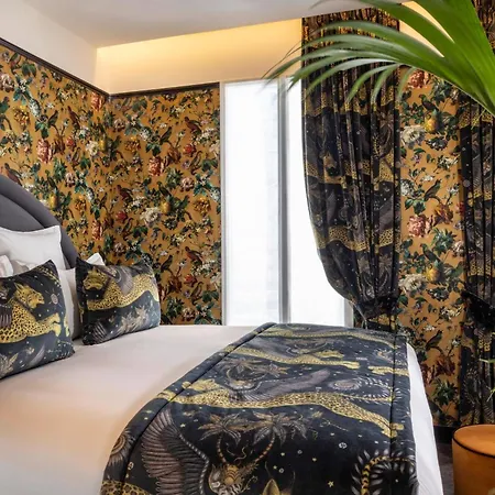 Hotel Ginette A La Folie & 4*