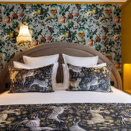 Ginette A La Folie & 4* Paris