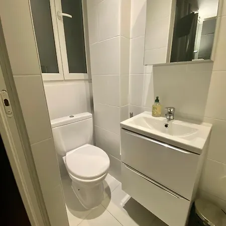 Modern Cozy Flat In The Marais Parking