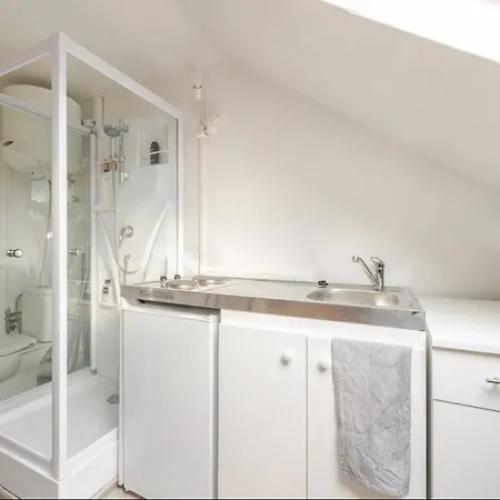 Апартаменты !!!! Only Airbnb !!!!! Please Read My Name And Look At Pictures - Under Roof - Cool Area