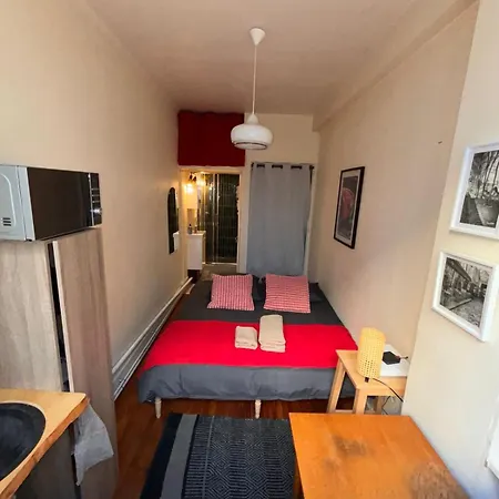Charmante Place A Deux Pas De La Tour Eiffel Homestay