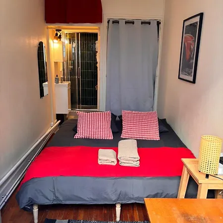 Homestay Charmante Place A Deux Pas De La Tour Eiffel Paris