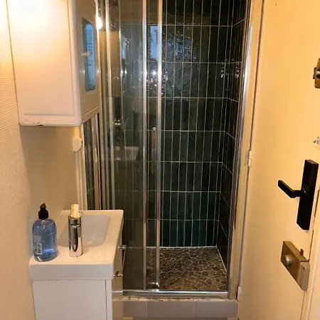 Charmante Place A Deux Pas De La Tour Eiffel Homestay *