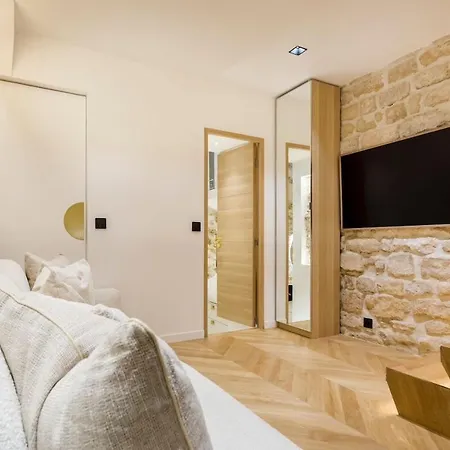 Апартаменты B1 Beautiful, Luxury Near Eiffel Tower Sleeps Ac Париж
