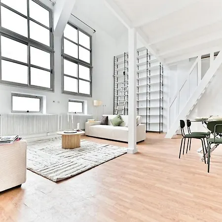 Charming Very Spacious Apartment, 9eme Paris