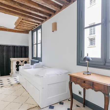 Superb Near Notre-dame Cathedral - Mobility Lease Апартаменты Париж
