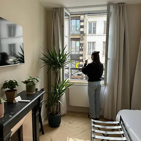 Les Du Faubourg Bed & Breakfast *
