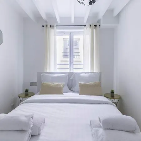 Apartment Grands Boulevards 41 Paris