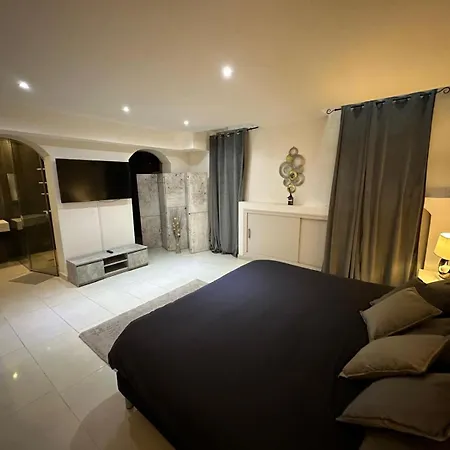 Les Champs Elysees-125m2 Modern And Spacious アパート パリ