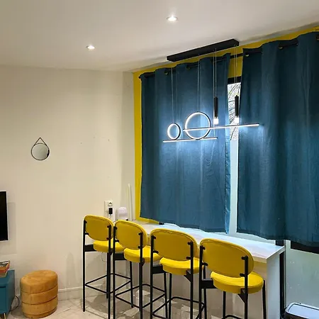 Moderne A Proximite De Batignolles * Paris
