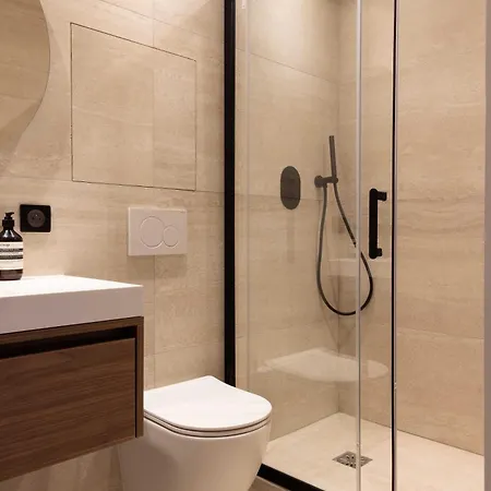 Elegant - Ac- 2br-6p- Madeleine Parijs