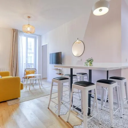 Pink Design 2bdr Flat In The Heart Of Bastille Paryż