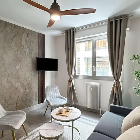 Elegant Escape Near Arc De Triomphe Apartment