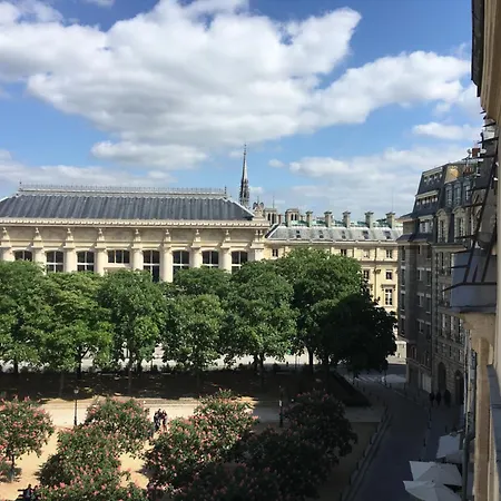 Place Dauphine Apartment *